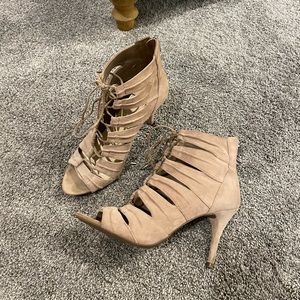 Jessica Simpson caged heels. Sz 9